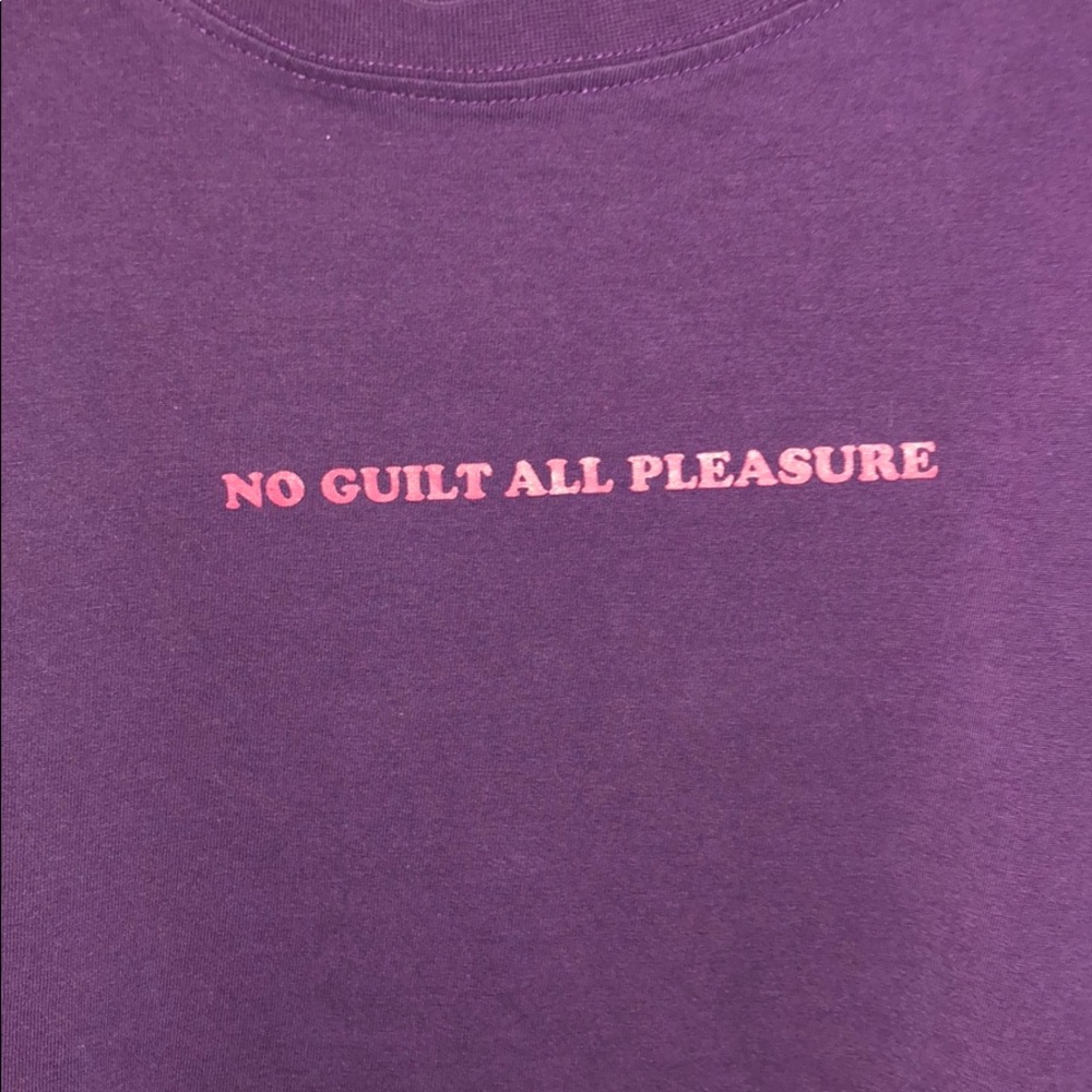 Simple graphic tee! - Picture 2 of 4